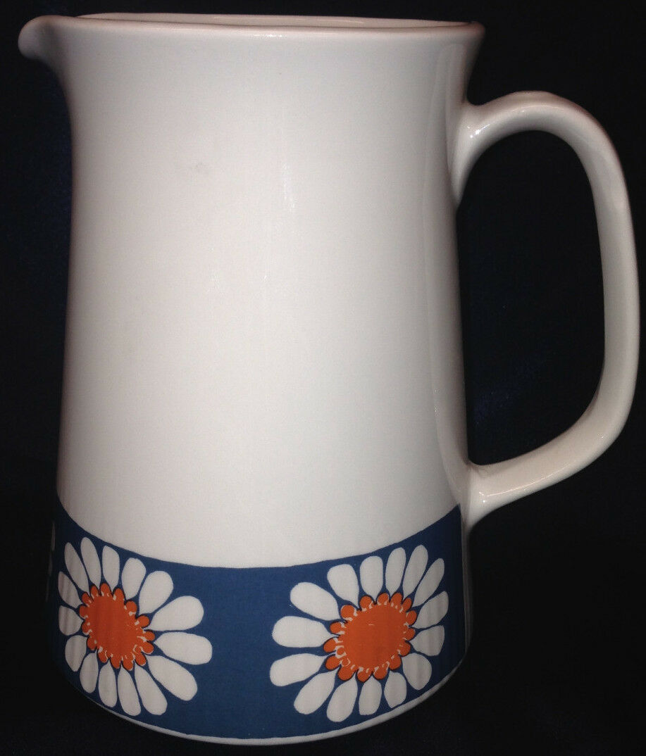 FIGGJO NORWAY DAISY PITCHER 36 OZ WHITE WITH DAISIES ON A BLUE BAND