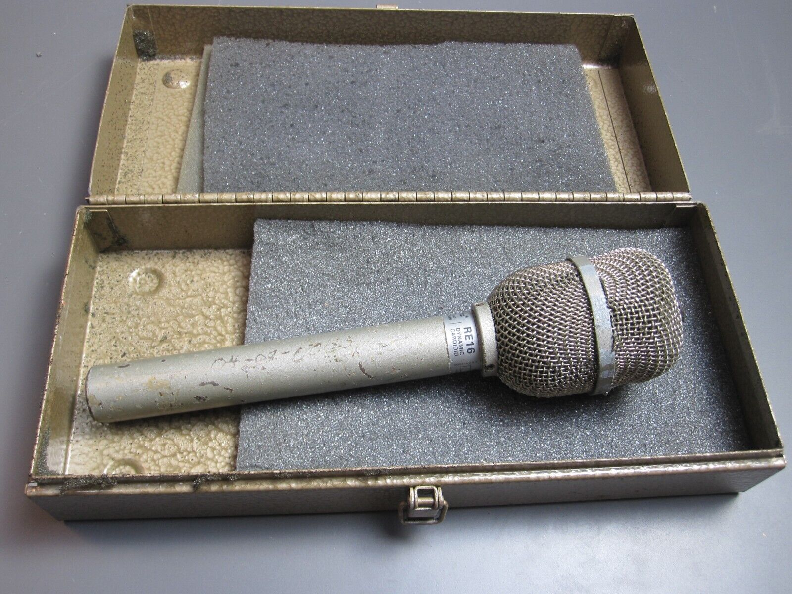 Electro-voice Ev Re-16 Cardioid Dynamic Microphone - Worn & Works W Case #2