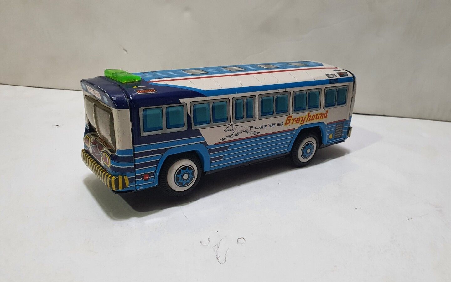VINTAGE TIN LITHO GREYHOUND BUS New York battery Operated Taiwan
