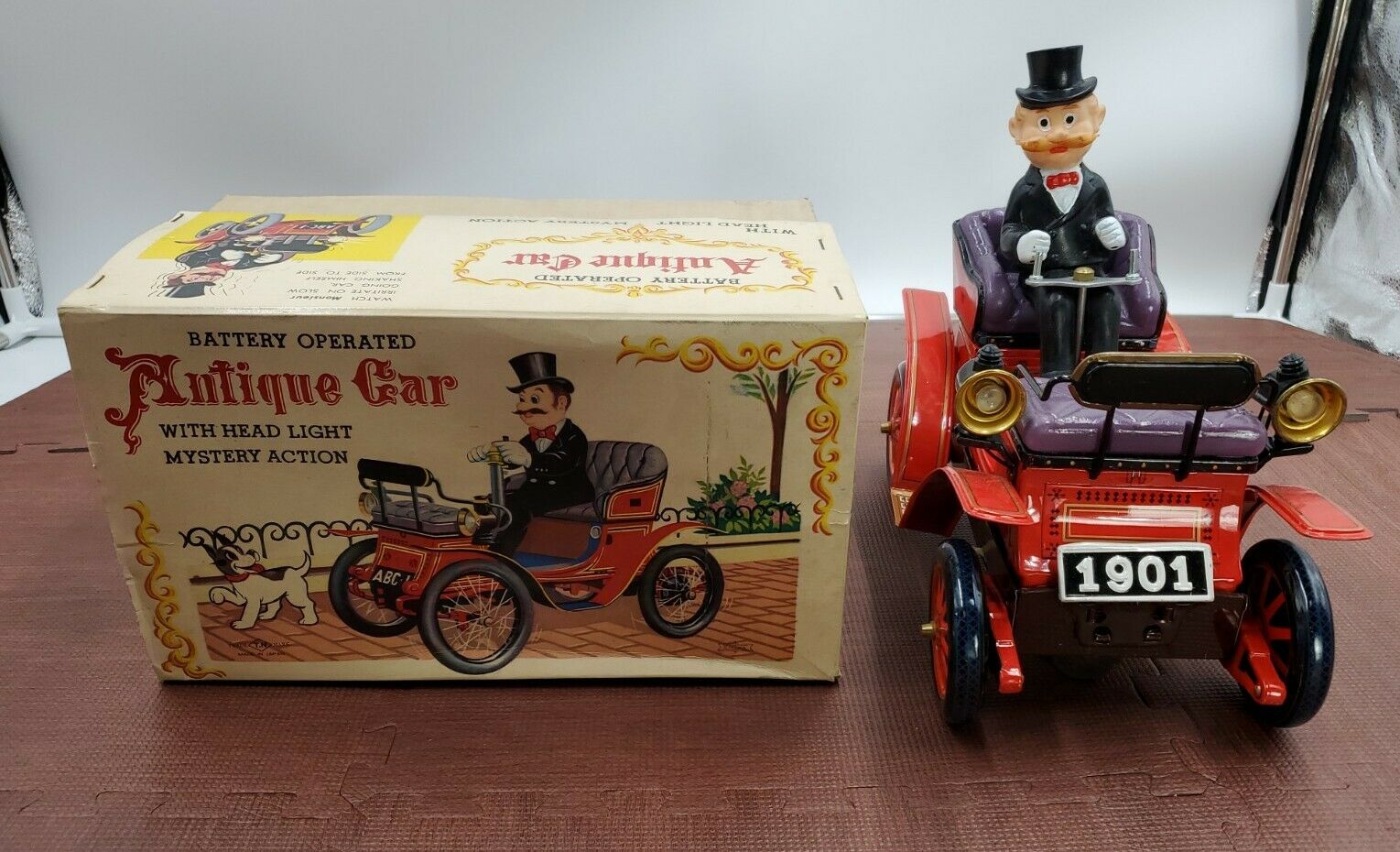 Vintage Shaking Antique Car W/box In Working Condition, Japan